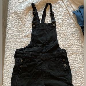 Brand new Madewell black overall shorts